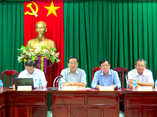 Phó Chủ tịch UBND tỉnh Đồng Tháp Nguyễn Thanh Hùng làm việc với...
